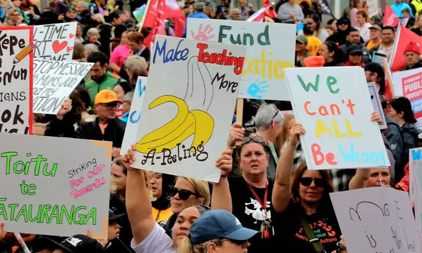 ന്യൂസിലാൻഡിൽ രാജ്യവ്യാപക പണിമുടക്ക്; മെച്ചപ്പെട്ട വേതനത്തിനും തൊഴിൽ സാഹചര്യത്തിനും ആയിരങ്ങൾ തെരുവിലിറങ്ങി ന്യൂസിലാൻഡിൽ രാജ്യവ്യാപക പണിമുടക്ക്; മെച്ചപ്പെട്ട വേതനത്തിനും തൊഴിൽ സാഹചര്യത്തിനും ആയിരങ്ങൾ തെരുവിലിറങ്ങി