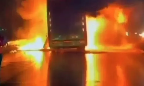 ആന്ധ്രയിലെ കുർണൂലിൽ സ്വകാര്യ ബസ് കത്തിയമർന്നു; 20 പേർക്ക് ദാരുണാന്ത്യം