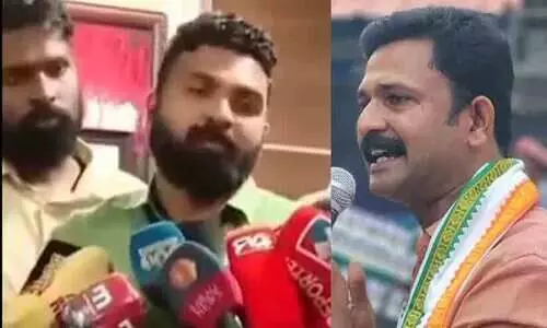 ‘അല്പമെങ്കിലും ഉളുപ്പാകാം...’, എസ്.എഫ്.ഐ നേതാവിന്റെ വിഡിയോ പങ്കുവെച്ച് കോൺഗ്രസ് നേതാവ് ഡോ. ജിന്റോ ജോൺ ‘അല്പമെങ്കിലും ഉളുപ്പാകാം...’, എസ്.എഫ്.ഐ നേതാവിന്റെ വിഡിയോ പങ്കുവെച്ച് കോൺഗ്രസ് നേതാവ് ഡോ. ജിന്റോ ജോൺ