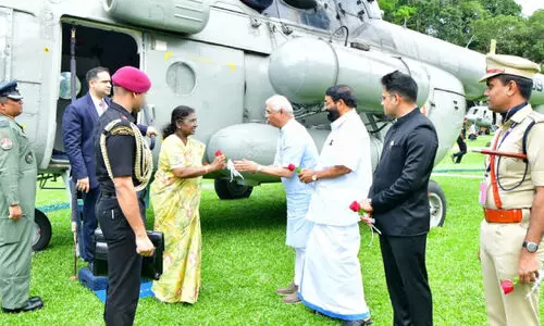 അക്ഷരനഗരിയുടെ ഊഷ്മളതയിൽ രാഷ്ട്രപതി അക്ഷരനഗരിയുടെ ഊഷ്മളതയിൽ രാഷ്ട്രപതി