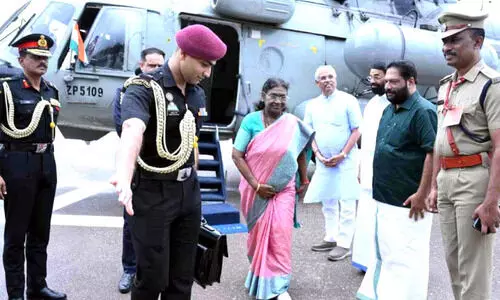 ശിവഗിരിയിലെത്തുന്ന ആറാമത്തെ രാഷ്ട്രപതി; നിശ്ചയിച്ചതിലും അരമണിക്കൂർ നേരത്തെ എത്തി രാഷ്ട്രപതി ശിവഗിരിയിലെത്തുന്ന ആറാമത്തെ രാഷ്ട്രപതി; നിശ്ചയിച്ചതിലും അരമണിക്കൂർ നേരത്തെ എത്തി രാഷ്ട്രപതി