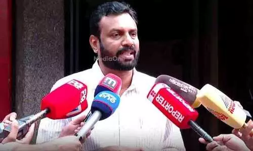 പി.എം ശ്രീ: ഗോളി തന്നെ സെൽഫ് ഗോൾ അടിക്കാൻ തീരുമാനിച്ചാൽ എന്ത് ചെയ്യാൻ -സന്തോഷ് കുമാർ എം.പി; ‘തലയിൽ മുണ്ടിട്ട് ആരെങ്കിലും ഒപ്പിട്ടിട്ടുണ്ടെങ്കിൽ അവർ പറയട്ടെ’