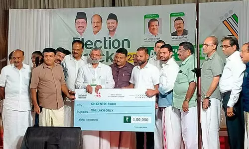 സി.​എ​ച്ച് സെ​ന്റ​റി​നു​ള്ള ഫ​ണ്ട് കൈ​മാ​റി