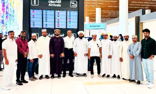 മ​ദീ​നാ പാ​ഷ​ൻ; ജ​സീ​ൽ ക​മാ​ലി അ​ര​ക്കു​പ​റ​മ്പി​ന് സ്വീ​ക​ര​ണം ന​ൽ​കി