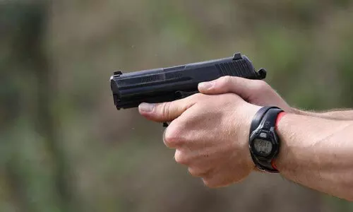 ഉത്തർപ്രദേശിൽ 20കാരന് നേരെ വെടിയുതിർത്ത സംഭവത്തിൽ പ്രതിയായി യുവമോർച്ച നേതാവ്