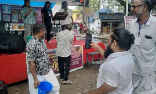 മ​ഞ്ജു​വി​ന് വൃ​ക്ക പ​ക​ത്തു​ന​ൽ​കി പി​താ​വ്; തു​ട​ർ ചി​കി​ത്സ​ക്ക് പ​ണം ക​ണ്ടെ​ത്താ​ൻ ഗാ​ന​മേ​ള