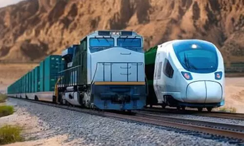 യു.എ.ഇ-ഒമാൻ ചരക്ക്​ ട്രെയിൻ സർവിസ്​ ​പ്രഖ്യാപിച്ചു; നോതം ലോജിസ്റ്റിക്സും എ.ഡി പോർട്​സ്​ ഗ്രൂപ്പും കരാർ ഒപ്പുവെച്ചു