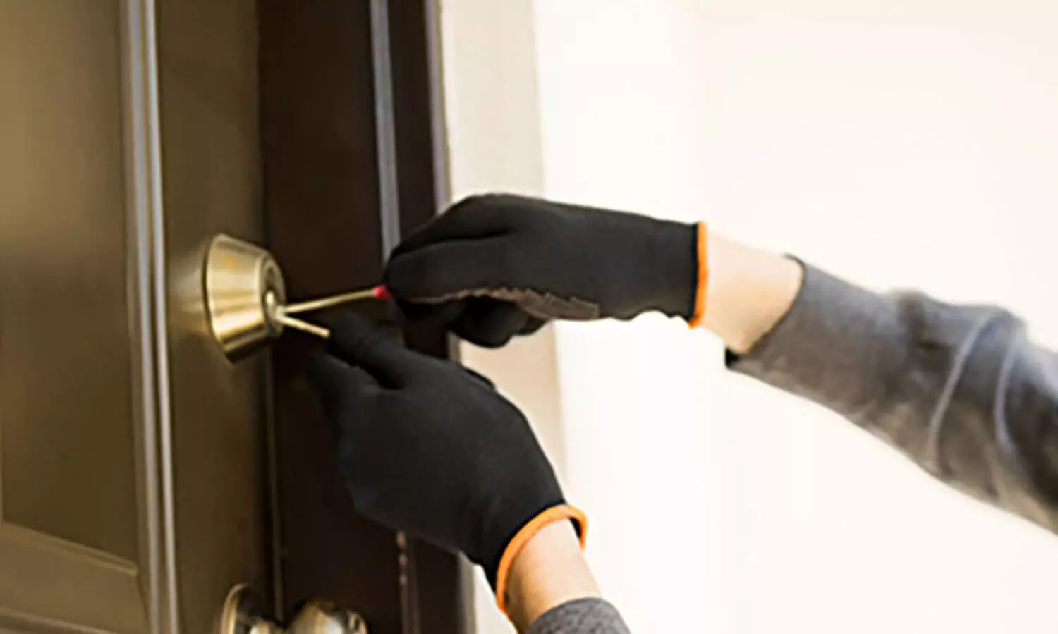 മുൻമേയറുടെ വീട്ടിൽ കവർച്ച; 70000 രൂപയുടെ സാധന സാമഗ്രികൾ നഷ്ടമായി