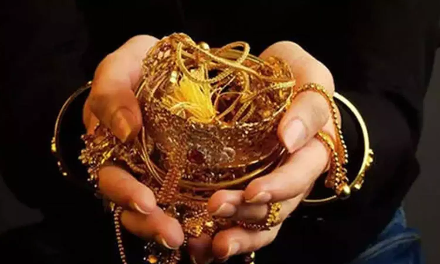 സുലൈഖ ചോദിക്കുന്നു, മകളുടെ മൃതദേഹത്തിൽനിന്ന് എട്ടര പവൻ മോഷ്ടിച്ചതാര്?