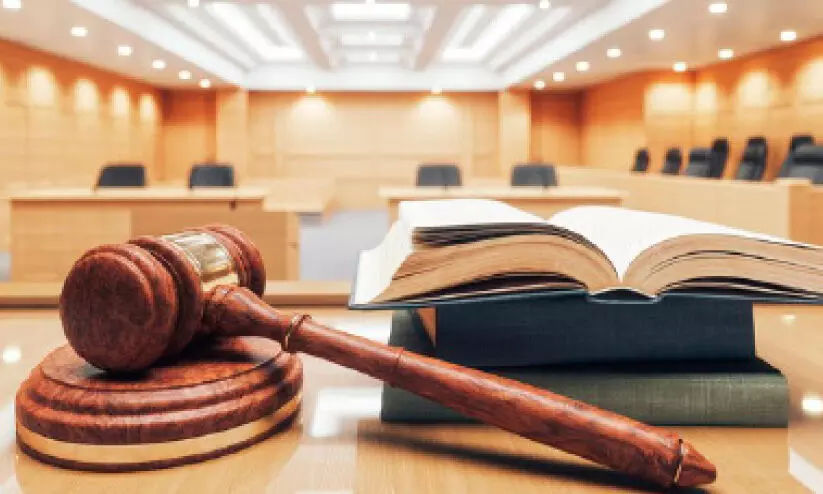 ആഭരണ മോഷണം; യുവതിക്ക് 5,000 ദിർഹം പിഴ ആഭരണ മോഷണം; യുവതിക്ക് 5,000 ദിർഹം പിഴ