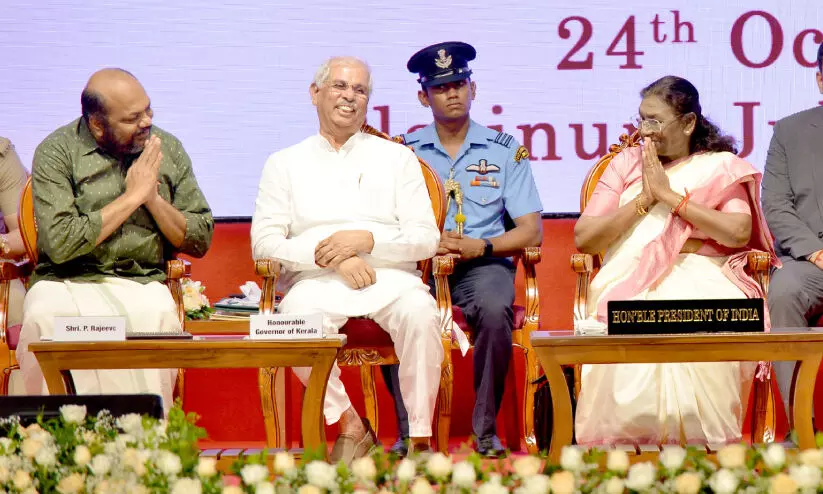 കേരള സന്ദർശനം പൂർത്തിയാക്കി രാഷ്ട്രപതി മടങ്ങി