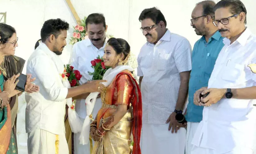 അമലക്ക് കൂട്ടായി ഇനി ശ്രീനിഷ് അമലക്ക് കൂട്ടായി ഇനി ശ്രീനിഷ്