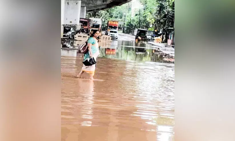 മഴ കനത്തു; ദേശീയപാത വെള്ളത്തിലായി