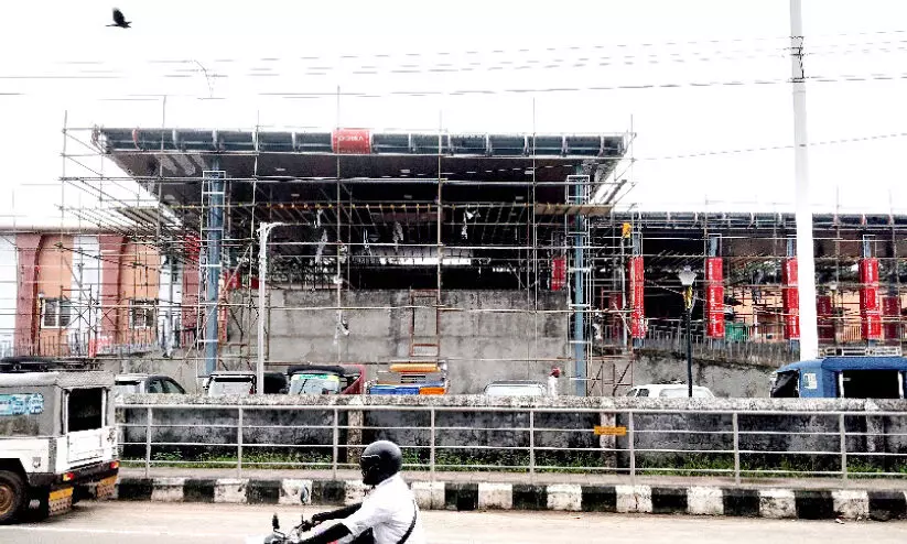 ആദർശ് സ്റ്റേഷനായിട്ടും പരപ്പനങ്ങാടിയെ അവഗണിച്ച് ദീർഘദൂര ട്രെയിനുകൾ ആദർശ് സ്റ്റേഷനായിട്ടും പരപ്പനങ്ങാടിയെ അവഗണിച്ച് ദീർഘദൂര ട്രെയിനുകൾ