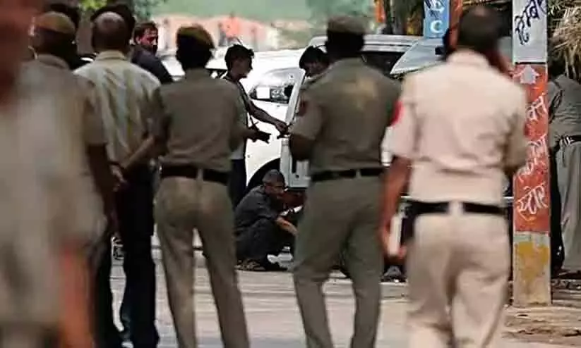 തലകുനിച്ച് രാജ്യം; ഇൻഡോറിൽ ആസ്ട്രേലിയൻ വനിതാ ക്രിക്കറ്റ് താരങ്ങൾക്ക് നേരെ അതിക്രമം, പ്രതി പിടിയിൽ തലകുനിച്ച് രാജ്യം; ഇൻഡോറിൽ ആസ്ട്രേലിയൻ വനിതാ ക്രിക്കറ്റ് താരങ്ങൾക്ക് നേരെ അതിക്രമം, പ്രതി പിടിയിൽ