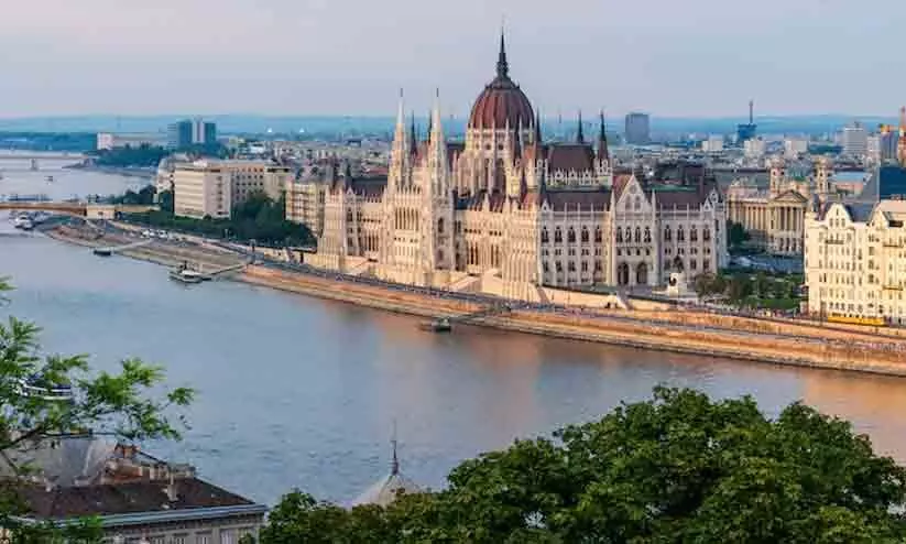 ഇന്ത്യൻ രൂപക്ക് ഏറ്റവും മൂല്യമുള്ള 10 രാജ്യങ്ങളുടെ പട്ടികയിതാ; കീശ ചോരാതെ ഇവിടേക്ക് യാത്ര ചെയ്യാം ഇന്ത്യൻ രൂപക്ക് ഏറ്റവും മൂല്യമുള്ള 10 രാജ്യങ്ങളുടെ പട്ടികയിതാ; കീശ ചോരാതെ ഇവിടേക്ക് യാത്ര ചെയ്യാം