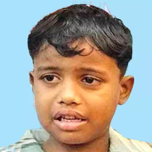 ആ​റു വ​യ​സ്സു​കാ​ര​ൻ കു​ള​ത്തി​ൽ വീ​ണു മ​രി​ച്ചു