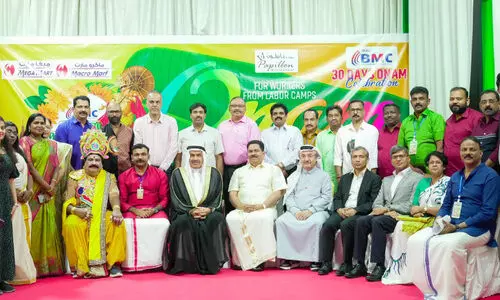 ശ്രാ​വ​ണ മ​ഹോ​ത്സ​വം 2025; തൊ​ഴി​ലാ​ളി​ക​ൾ​ക്ക് ഒ​രു​ക്കി​യ ഓ​ണ​സ​ദ്യ ശ്ര​ദ്ധേ​യ​മാ​യി