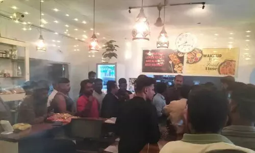 ബീഫ് വിറ്റതിന് ഹൈദരാബാദിലെ കേരള റസ്റ്ററന്റ് അടപ്പിച്ച് ബജ്രംഗ്ദൾ