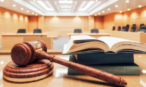 ആ​ഭ​ര​ണ മോ​ഷ​ണം; യു​വ​തി​ക്ക്​ 5,000 ദി​ർ​ഹം പി​ഴ