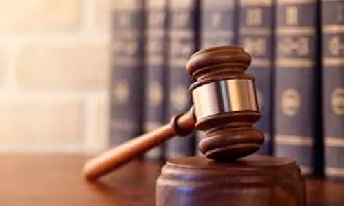 ലൈ​സ​ൻ​സി​ല്ല: ബ്രോ​ക്ക​ർ ക​മീ​ഷ​ൻ തു​ക തി​രി​കെ ന​ൽ​ക​ണ​മെ​ന്ന്​ കോ​ട​തി