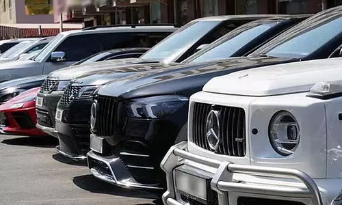 കാബൂറയിൽ വാഹനാഭ്യാസപ്രകടനം; ആറ് വാഹനങ്ങൾ പിടിച്ചെടുത്തു കാബൂറയിൽ വാഹനാഭ്യാസപ്രകടനം; ആറ് വാഹനങ്ങൾ പിടിച്ചെടുത്തു