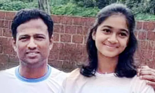 നീ​ന്ത​ലിൽ സ്വ​ർ​ണ​താ​ര​മാ​യി റി​സ റോ​സ്