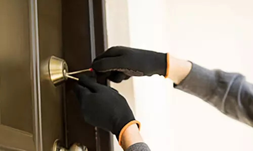 മുൻമേയറുടെ വീട്ടിൽ കവർച്ച; 70000 രൂപയുടെ സാധന സാമഗ്രികൾ നഷ്ടമായി