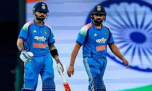 കണക്ക് തീർത്ത് മുൻനായകർ; ​​രോഹിത് ശർമക്ക് സെഞ്ച്വറി, വിരാട് കോഹ്‍ലിക്ക് അർധസെഞ്ച്വറി