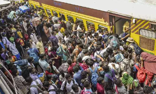 ‘ഉൽസവ നാളുകളിൽ വീടുക​ളിലേക്കു മടങ്ങാനുള്ള ആളുകളുടെ ആഗ്രഹം ഇപ്പോൾ പോരാട്ടമായി മാറിയിരിക്കുന്നു’; ട്രെയ്ൻ യാത്രാ ദുരിതം ഉയർത്തിക്കാട്ടി രാഹുൽ