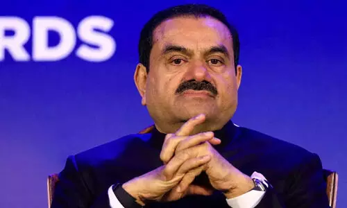 ധനകാര്യ മന്ത്രാലയത്തിന്റെ നീക്കം; അദാനിയുടെ കടം വീട്ടാൻ എൽ.ഐ.സിയുടെ പണം