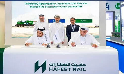 യു.എ.ഇ-ഒമാൻ റെയിൽ റൂട്ടിൽ ചരക്ക്ട്രെയിൻ സർവിസ് യാഥാർഥ്യമാവുന്നു യു.എ.ഇ-ഒമാൻ റെയിൽ റൂട്ടിൽ ചരക്ക്ട്രെയിൻ സർവിസ് യാഥാർഥ്യമാവുന്നു