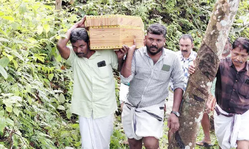 വയോധികന്റെ മൃതശരീരം മുൻ വാർഡ് മെംബറുടെ പുരയിടത്തിൽ സംസ്കരിച്ചു