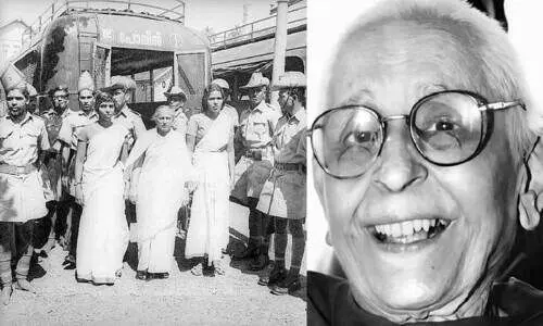 വിമോചന പാതയിലെ   പെണ്യാത്ര വിമോചന പാതയിലെ   പെണ്യാത്ര