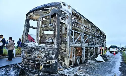 കുർണൂൽ ബസ് ദുരന്തം: അപകടത്തിനിടയാക്കിയ  ബൈക്കോടിച്ചവർ മദ്യപിച്ചിരുന്നെന്ന് ഫോറൻസിക് റി​പ്പോർട്ട്; യുവാക്കളുടെ വിഡിയോ പുറത്ത്