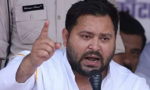 വഖഫ് നിയമം ചവറ്റുകുട്ടയിലെറിയും -തേജസ്വി, എന്റെ പിതാവ് ഒരിക്കലും വർഗീയ ശക്തികളുമായി സന്ധി ചെയ്തിട്ടില്ല