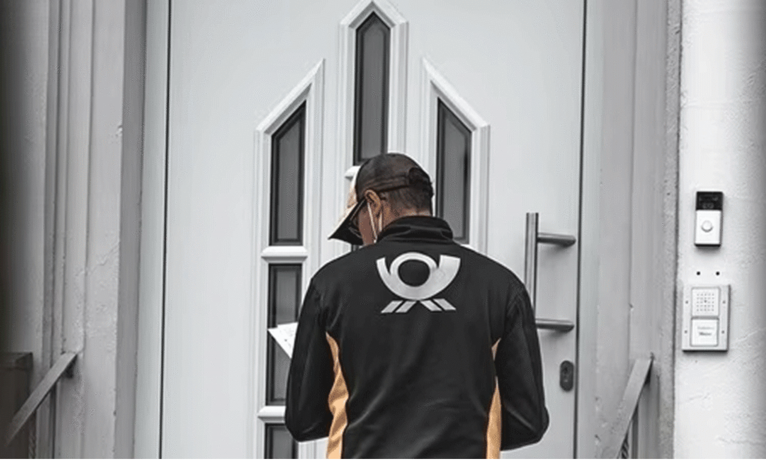 ഡൽഹിയിൽ സൈനിക ഓഫിസറെന്ന് പറഞ്ഞ് കബളിപ്പിച്ച് ​ഡെലിവറി ജീവനക്കാരൻ ആശുപത്രി ജീവനക്കാരിയെ ബലാത്സംഗം ചെയ്തു