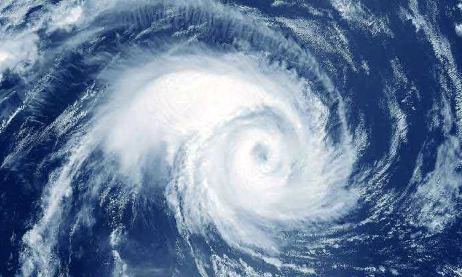 ‘മോന്ത’ ചുഴലിക്കാറ്റ്; മൂന്ന് സംസ്ഥാനങ്ങളിലെ വിദ്യാഭ്യാസ സ്ഥാപനങ്ങൾക്ക് നാളെ അവധി