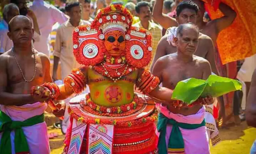 ഇ​ന്ന് തു​ലാ​പ്പ​ത്ത്; ചി​ല​മ്പൊ​ലി​യും രൗ​ദ്ര​താ​ള​വു​മാ​യി ഇ​നി ക​ളി​യാ​ട്ട​ക്കാ​ലം