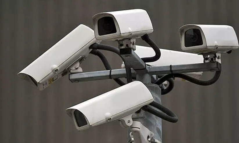 നി​രീ​ക്ഷ​ണ കാ​മ​റ​ക​ൾ ക​ണ്ണ​ട​ച്ചു