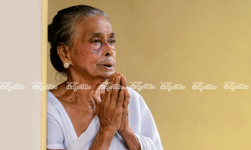 ‘ആ രാത്രി അവർ എന്നെയും കൊന്നു’; പൊലീസ് ഉരുട്ടിക്കൊന്ന ഉദയകുമാറിന്റെ മാതാവ് പ്രഭാവതിയമ്മ മകനെ ഓർക്കുന്നു ‘ആ രാത്രി അവർ എന്നെയും കൊന്നു’; പൊലീസ് ഉരുട്ടിക്കൊന്ന ഉദയകുമാറിന്റെ മാതാവ് പ്രഭാവതിയമ്മ മകനെ ഓർക്കുന്നു