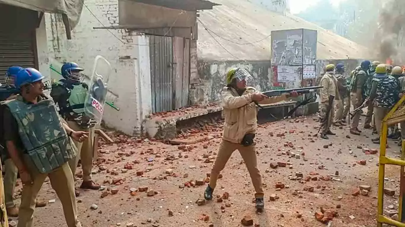 സംഭൽ പ്രതിഷേധം: മൂന്ന് മുസ്ലിം യുവാക്കൾക്ക് ജാമ്യമനുവദിച്ച് സുപ്രീംകോടതി സംഭൽ പ്രതിഷേധം: മൂന്ന് മുസ്ലിം യുവാക്കൾക്ക് ജാമ്യമനുവദിച്ച് സുപ്രീംകോടതി