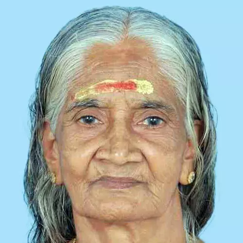 സ​രോ​ജി​നി അ​മ്മ