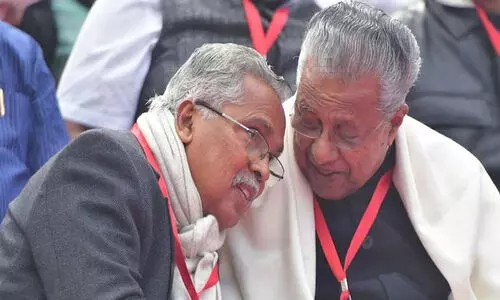 Binoy viswam, Pinarayi vijayan