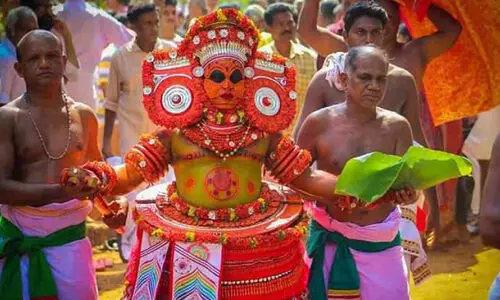 ഇ​ന്ന് തു​ലാ​പ്പ​ത്ത്; ചി​ല​മ്പൊ​ലി​യും രൗ​ദ്ര​താ​ള​വു​മാ​യി ഇ​നി ക​ളി​യാ​ട്ട​ക്കാ​ലം