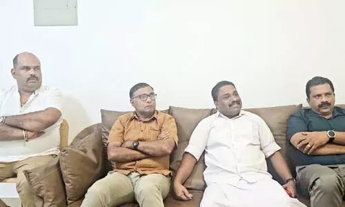 മു​ഖ്യ​മ​ന്ത്രി​ക്കെ​തി​രെ വി​മ​ർ​ശ​ന​വു​മാ​യി കോ​ൺ​ഗ്ര​സ്