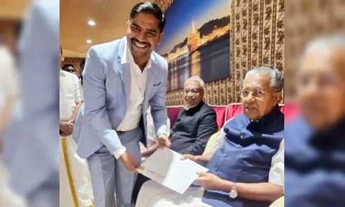 സ​ലാ​ല​–ക​ണ്ണൂർ വി​മാ​ന സ​ർ​വി​സ്: മു​ഖ്യ​മ​ന്ത്രി​ക്ക്‌ നി​വേ​ദ​നം ന​ൽ​കി