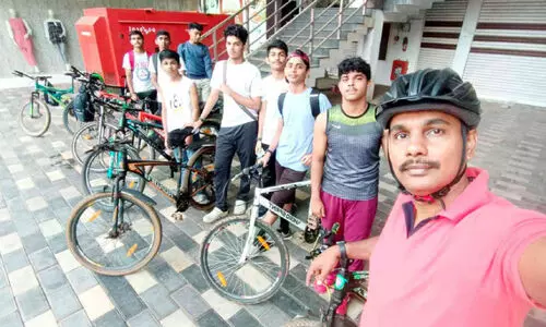 സൈ​ക്കി​ൾ സ​വാ​രി ദി​ന​ച​ര്യ​യാ​ക്കി യു​വ അ​ധ്യാ​പ​ക​ൻ