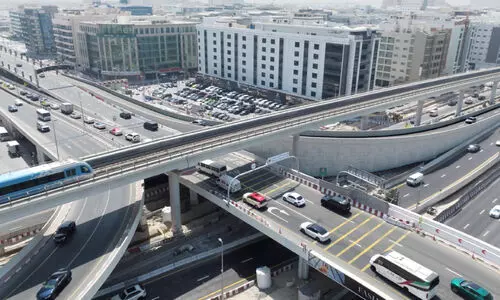 ദുബൈയിൽ 10 കി.മീറ്റർ സഞ്ചരിക്കാൻ വേണ്ടത് 13.7 മിനിറ്റ് ദുബൈയിൽ 10 കി.മീറ്റർ സഞ്ചരിക്കാൻ വേണ്ടത് 13.7 മിനിറ്റ്