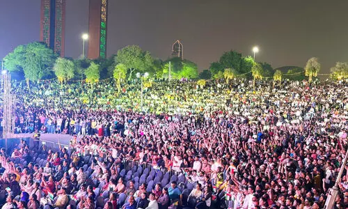 സഅബീൽ പാർക്കിൽ ആവേശമായി ‘എമിറേറ്റ്സ് ലവ്സ് ഇന്ത്യ’ ഒഴുകിയെത്തിയത് പതിനായിരക്കണക്കിന് പ്രവാസികൾ സഅബീൽ പാർക്കിൽ ആവേശമായി ‘എമിറേറ്റ്സ് ലവ്സ് ഇന്ത്യ’ ഒഴുകിയെത്തിയത് പതിനായിരക്കണക്കിന് പ്രവാസികൾ